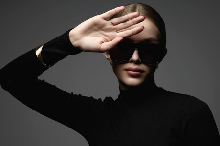 fashion portrait of Beautiful woman in sunglasses and jewelry. beauty girl in black glassesの写真素材