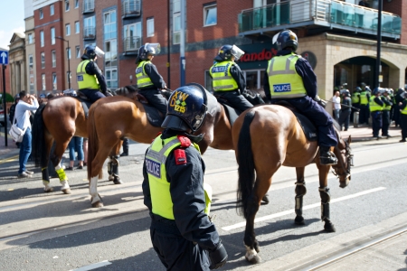 Sheffield, UK - June 8, 2013 - Mounted police cordon at English Defence League and United Against Fascism protestのeditorial素材