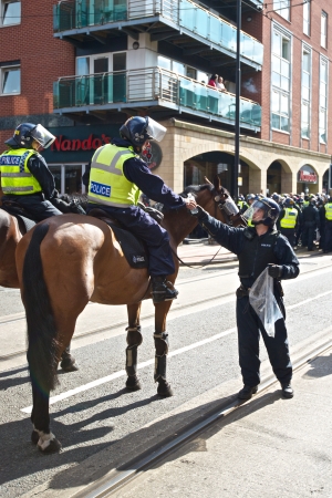 Sheffield, UK - June 8, 2013 - Mounted policeman receives water at English Defence League and United Against Fascism protestのeditorial素材
