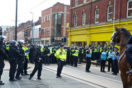 Sheffield, UK - June 8, 2013 - Police Chief Inspector commanding riot policemen at English Defence League and United Against Fascism protestのeditorial素材