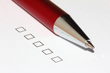 Unfilled survey question with empty checkboxes. With pen pointing downの写真素材