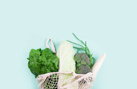 Eco-friendly beige shopping bag with grapes on a white background. String bag with fruits. Zero waste, no plastic concept. Copy spaceの写真素材