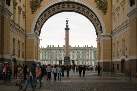 Saint Petersburg, Russia, august 2019. The entrance of the Palace square seen from the Arch of the General Staff, the very city center of this wonderful historical cityのeditorial素材