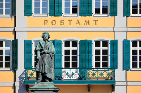Monument of Ludwig van Beethoven - with the Old Post Office building in the background. Bonn, Germany.のeditorial素材