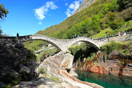 Lavertezzo, Switzerland - September 28, 2020: Visiting the ancient double arch stone bridge in Lavertezzo on a sunny day in September.のeditorial素材