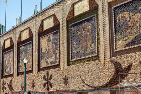 Corn Palace pictures made of corn on the cob, Mitchell, South Dakota, USAのeditorial素材