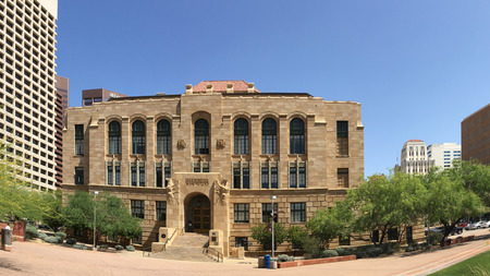 PHOENIX, AZ - APRIL 12, 2017:   West side entrance to Old Phoenix City Hall, Phoenix downtown with historic and modern buildings, Arizonaのeditorial素材