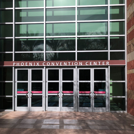 PHOENIX, AZ - DECEMBER 11, 2017: Doors at Washington Street Entrance to Phoenix Convention Centerのeditorial素材