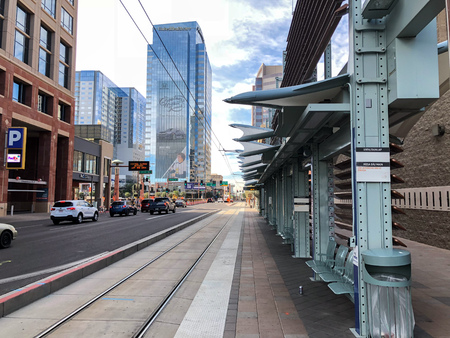 PHOENIX, AZ - DECEMBER 11, 2017: Metro rail train traffic light sign with announcement in Spanish at 3rd St and Washington in Phoenix downtown, Arizonaのeditorial素材