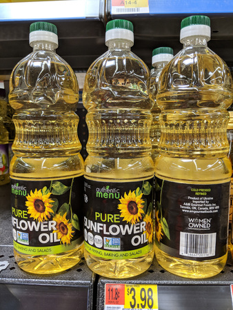 Phoenix, AZ, USA â MAY 28, 2018: Bottles of authentic Ukrainian sunflower oil distributed and sold in Americaのeditorial素材