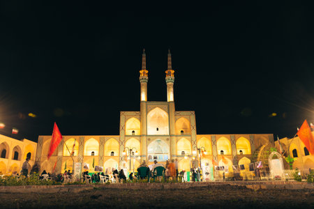 Yazd, Iran - 10th june, 2022: Amir Chakhmaq complex with people in streets at night. Famous iran landmarksのeditorial素材