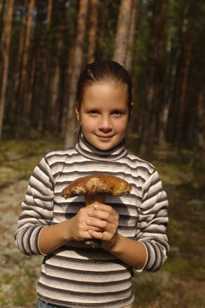 The little girl with mushrooms in handsの写真素材