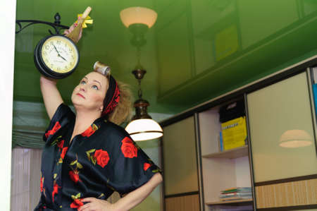 middle-aged housewife, shake the dust off the clockの写真素材