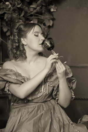 portrait of the woman in a medieval dress with a glass in handsの写真素材