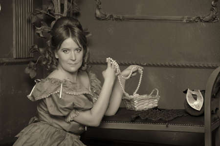 the medieval lady with a pearl necklace in handsの写真素材