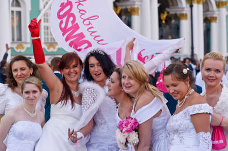 Action Â«Run-away brides of CosmopolitanÂ» â a flashmob of long-distance scale which was spent the seventh year.  Russia, St. Petersburgのeditorial素材