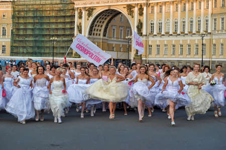Action Â«Run-away brides of CosmopolitanÂ» â a flashmob of long-distance scale which was spent the seventh year.  Russia, St. Petersburgのeditorial素材