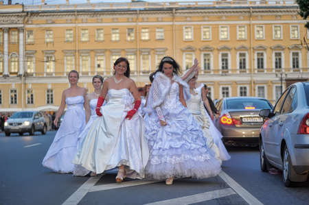 Action Â«Run-away brides of CosmopolitanÂ» â a flashmob of long-distance scale which was spent the seventh year.  Russia, St. Petersburgのeditorial素材