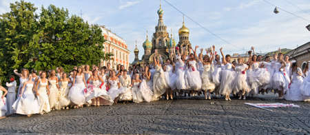 Action Â«Run-away brides of CosmopolitanÂ» â a flashmob of long-distance scale which was spent the seventh year.  Russia, St. Petersburgのeditorial素材