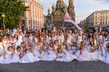 Action Â«Run-away brides of CosmopolitanÂ» â a flashmob of long-distance scale which was spent the seventh year.  Russia, St. Petersburgのeditorial素材