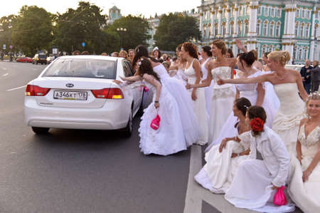 Action Â«Run-away brides of CosmopolitanÂ» â a flashmob of long-distance scale which was spent the seventh year.  Russia, St. Petersburgのeditorial素材