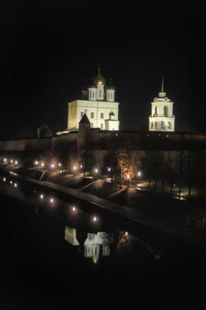 Night river view on Pskov Kremlin, Krom, Russia.のeditorial素材