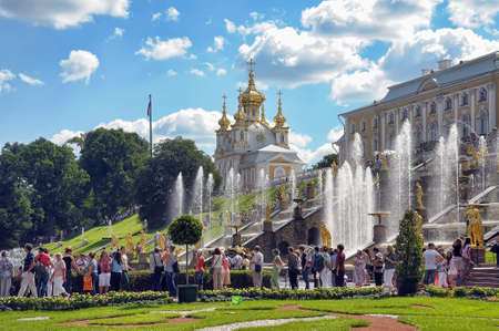 Tourists visit the sights of the lower park of Peterhof.のeditorial素材