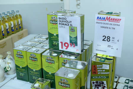 Olive oil on the shelves of the supermarket.のeditorial素材