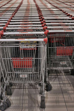 Empty trolley in supermarketのeditorial素材