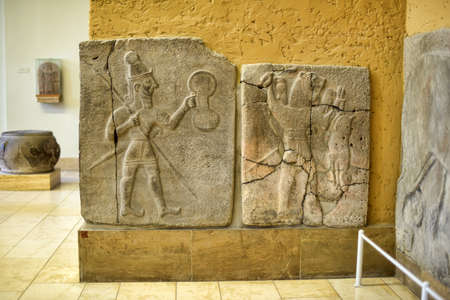 Mesopotamian art war intended to serve as a way to glorify powerful rulers and their connection to divinity.のeditorial素材
