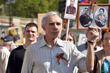 St.PETERSBURG, RUSSIA - MAY 9, 2016: Participants of Immortal Regiment - public action, during which participants carried portrait.のeditorial素材