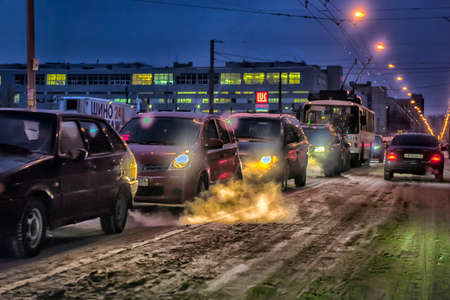 Car traffic at night on the street in winter, Petereburg, Russia.のeditorial素材