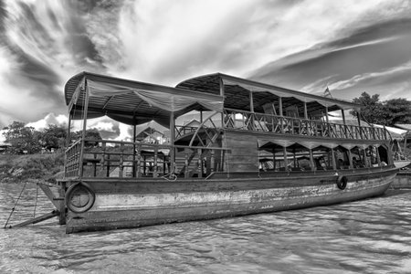 LAKE TONLE SAP, COMBODIA - 28.06.2017: Chong Knies Village, Tonle Sap Lake, the largest freshwater lake in Southeast Asiaのeditorial素材