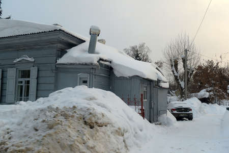 Russia, Ufa 21,01,2017 An old wooden house on the city street in winterのeditorial素材