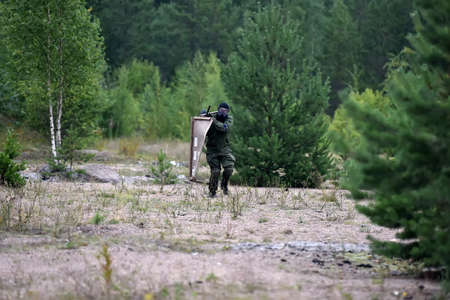 St. Petersburg, RUSSIA 19,08,2017 Open-air paintball tournament at the end of summer in nature, People in camouflage, with paintball guns and masksのeditorial素材