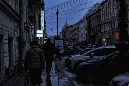 Russia, St. Petersburg, 03,03,2015 Cars parked on the street in the city center and pedestrians.のeditorial素材