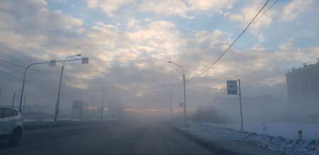 Russia, St. Petersburg 31,12,2018 Fog on the streets of the city in winter and carsのeditorial素材