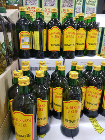 Finland, Imatra 11,05,2019 Olive oil jars in the store for saleのeditorial素材