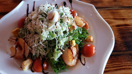 caesar salad with shrimp on a plateの写真素材