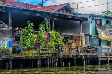 Thailand, Bangkok, 06.07.2019 Slum on Bangkok Chao Phraya riverside, Thailandのeditorial素材