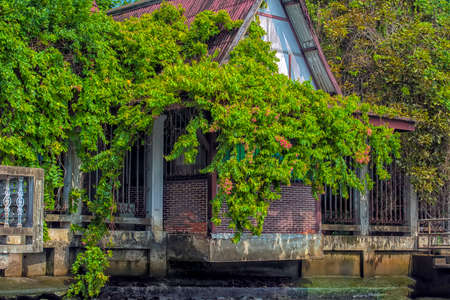 Thailand, Bangkok, 06.07.2019 Riverside slums & Fishermen Life in Chao Phraya Riverのeditorial素材
