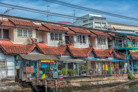 Thailand, Bangkok, 06.07.2019 Riverside slums & Fishermen Life in Chao Phraya Riverのeditorial素材