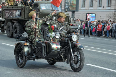 Russia, St. Petersburg 09,05,2013 People in the form of World War II at the Victory Parade.のeditorial素材