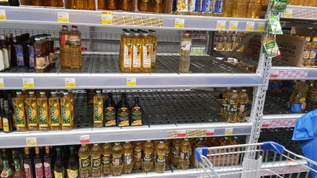 Russia, St. Petersburg 17,03,2020 Semi-empty shelves with canned goods in the supermarket due to the coronovirus epidemicのeditorial素材