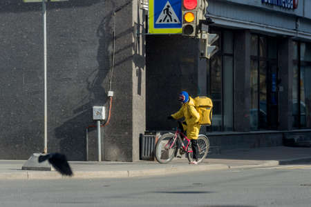 Russia, St. Petersburg 30.03.2020 Empty streets and food delivery couriers in the city center during quarantine due to the coronavirus epidemicのeditorial素材