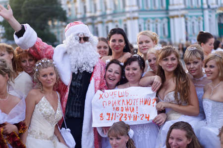 Russia, St. Petersburg, 26.06.2011 Parade of the Bride, Cosmopolitan festival "The Riding Brides", an all-Russian action that takes place simultaneously in many Russian citiesのeditorial素材