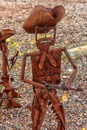 USA, Arizona, Tucson 26.06.2006 Sculptures and other metal crafts for sale in a street storeのeditorial素材