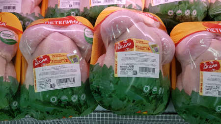 Russia, St. Petersburg 11.05.2020 Fresh chicken on the shelves of a supermarketのeditorial素材