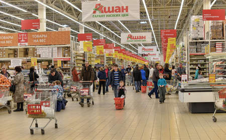 Russia, St. Petersburg 20.04.2012 Buyers at the supermarketのeditorial素材