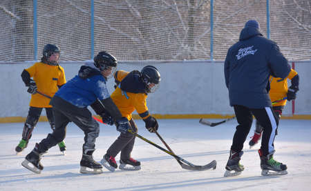 Russia, St. Petersburg 17.03.2019 12.02.2021 Playing ice hockey on an outdoor ice rinkのeditorial素材